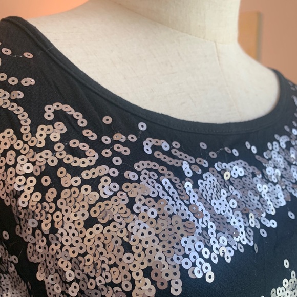 Black teewith sequins size small - Miroa - Picture 2 of 3